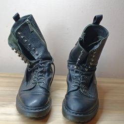 Dr. Martens Size 7 women 