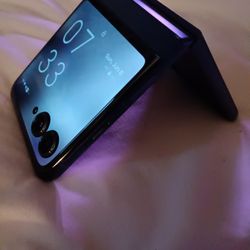 T-Mobile Motorola 2025 Razr New Only $350