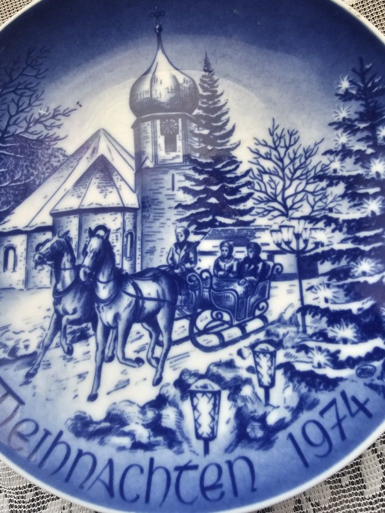 $15.00 - 1974 Christmas BAREUTHER GERMANY Collectible Plate! Gorgeous Blue/White & Snow Sleigh Ride! Retired Edition/Like New Condition!