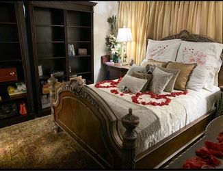 AMAZING DEAL!!!  *Queen Bedroom set-dresser, Small armoire, & 2 nightstand