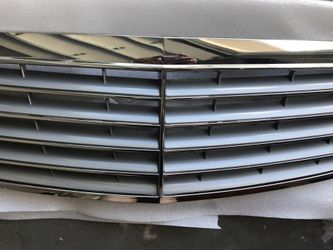 2003 Mercedes Benz E320 Front Grille in perfect condition.