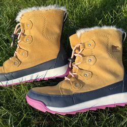 Sorel Boots Size 6 - Snow / Waterproof 