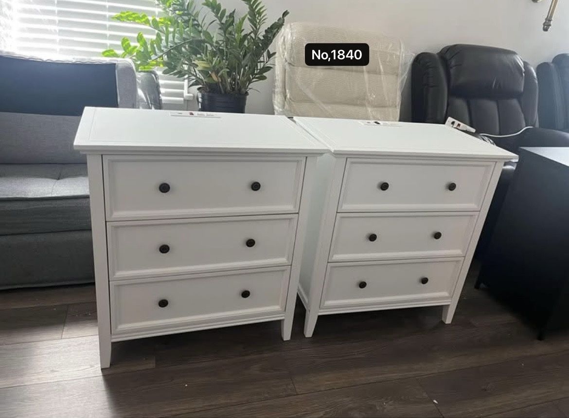 New in the box /2pcs/3 Drawers and Charging Station, Solid Wood Nightstand Organizer for Bedroom,White