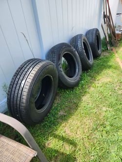 4 tires in good condition Size 225/ 7R15 selling all for 250
