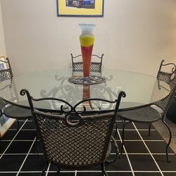 Outdoor Patio Table And 4 Chairs 