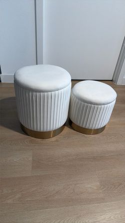 Set of 2 storage ottomans