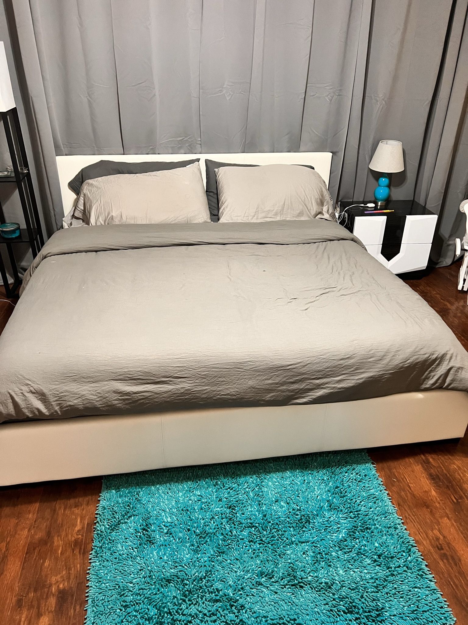 King Bed White Mattress