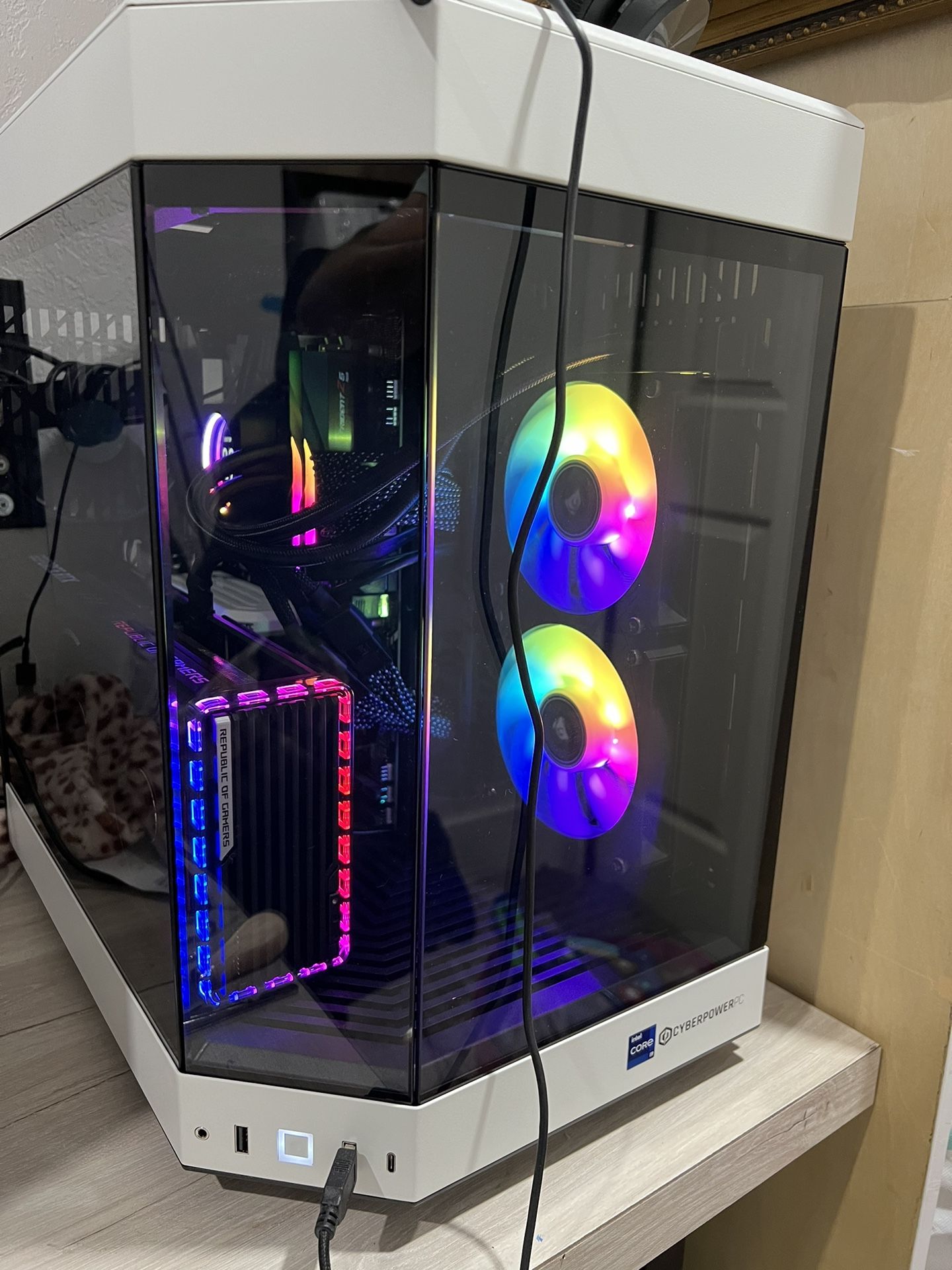 HIGH END Gaming PC. RTX 4090/ Asus ROG 27in 2k Monitor. 270fps