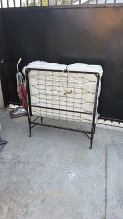 Twin foldable bed