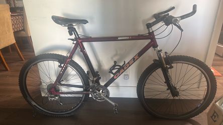 Giant cadex mountain bike
