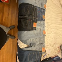 levi's      calvin klein     expres    guess 