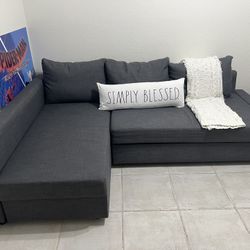 Futon Couch/ Pullout Bed