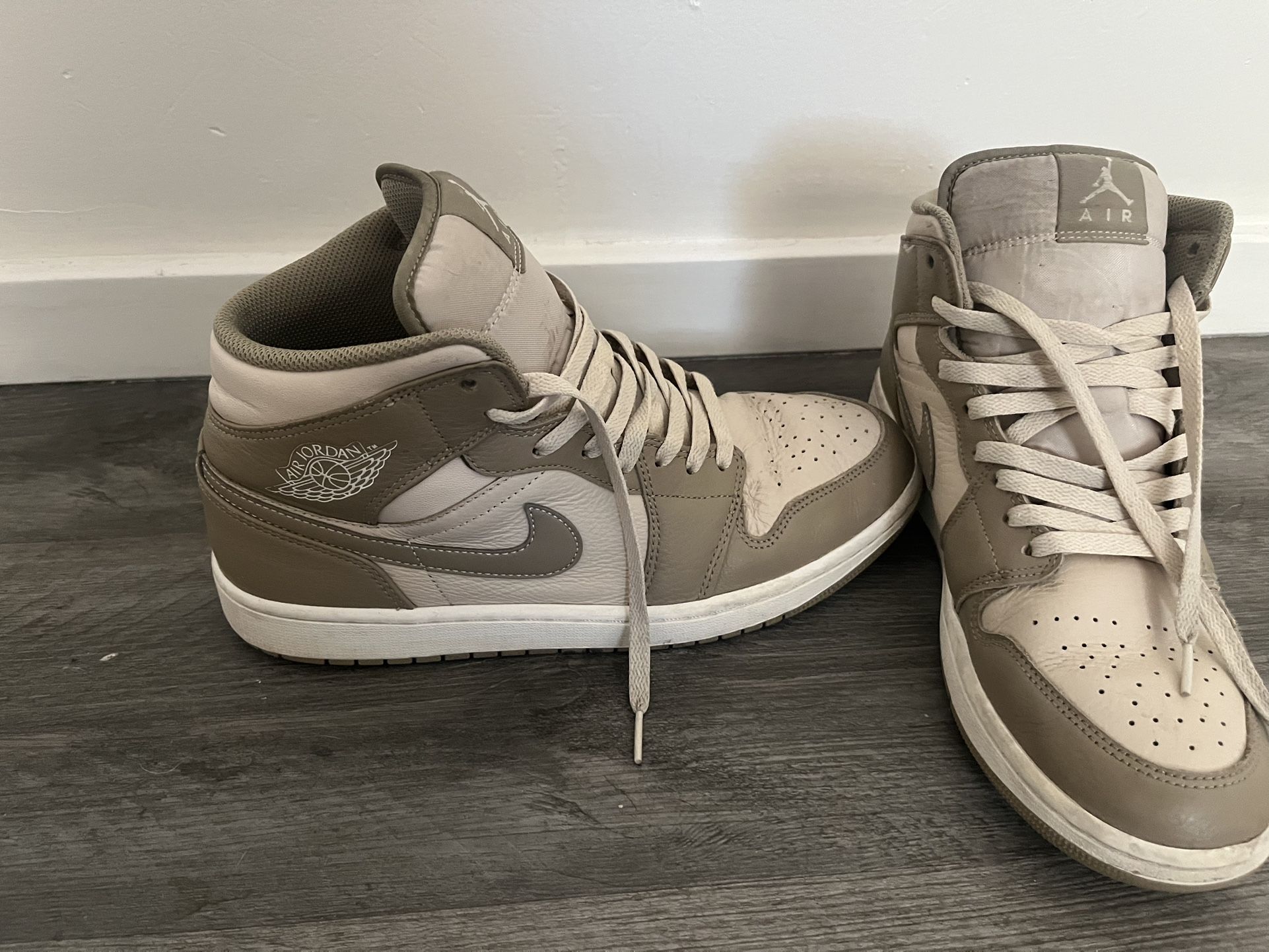 Air Jordan 1 mid Men’s size US 10, lightly worn.