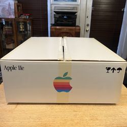 RARE Vintage Apple IIe Retail Box in Excellent Condition. Box ONLY. 