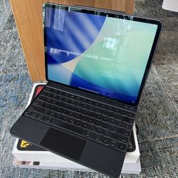 iPad Pro (12.9-inch) 256GB 3rd Gen Wi-Fi + Pencil + Keyboard 