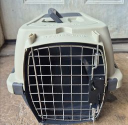 Kennel Cab Pet Carrier for small pets. See pictures