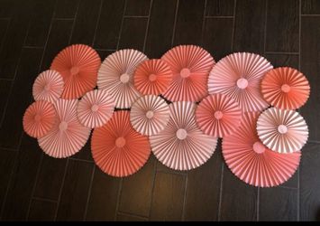 16 paper rosettes