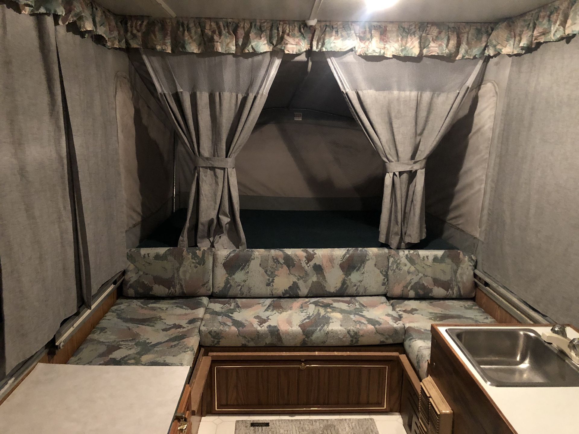 Pop-Up Tent-Trailer RV Jayco 1997 (Pending )