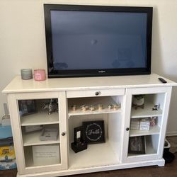 Entertainment center