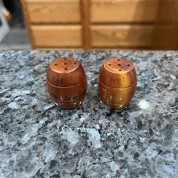 Vintage Wood Barrel Pair of Salt and Pepper Shakers . Souvenir Crystal Lake. Preowned the paint is wearing off.