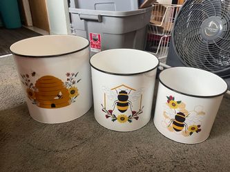 New set of 3 metal bee decorative bins