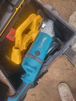 Corded Makita Grinder 9"