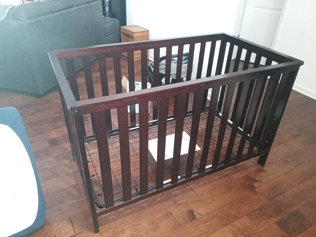 Baby's crib and matress