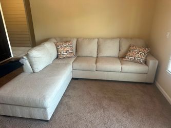 L Shape Sectional. 🚚WE DELIVER🚚