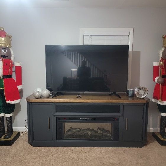 65" Hisense Roku Smart TV