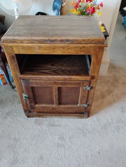 Older TV Cabinet,Top Moves In Different Positions. Also Has The Pullout For DVD Player Or VCR ,Or Games,Free, Visalia