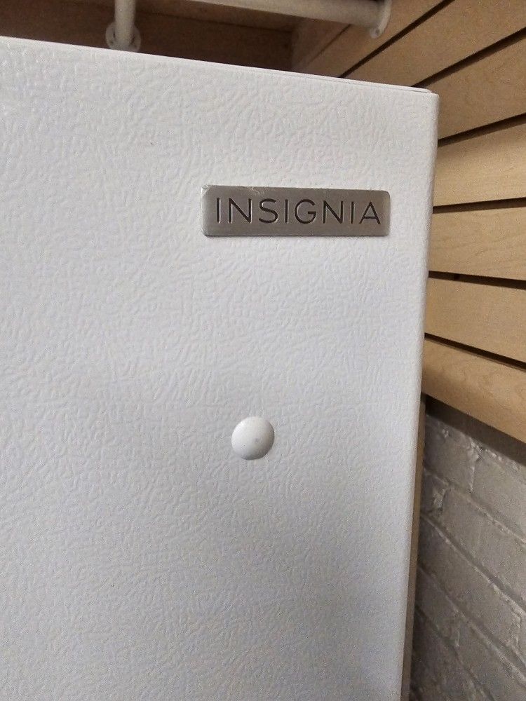 INSIGNIA REFRIGERATOR