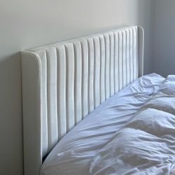 Basically NEW headboard (FULL) 