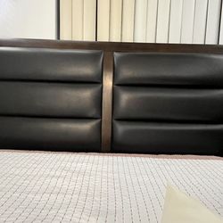 Queen Bedroom Set With Mirror  Free Base Box 