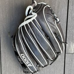 Wilson A1000  Baseball Glove  12”