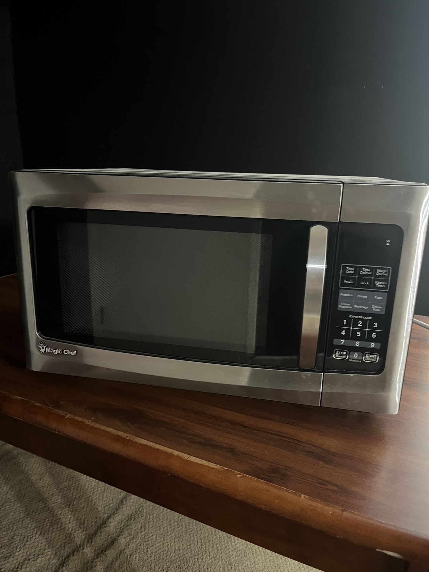 Microwave: Magic Chef 1550 Watt Basically New!