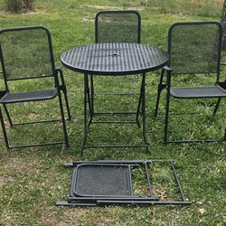 5 pc Folding Excellent shape outdoor Wrought iron patio set furniture foldable 32in table & 4 chairs