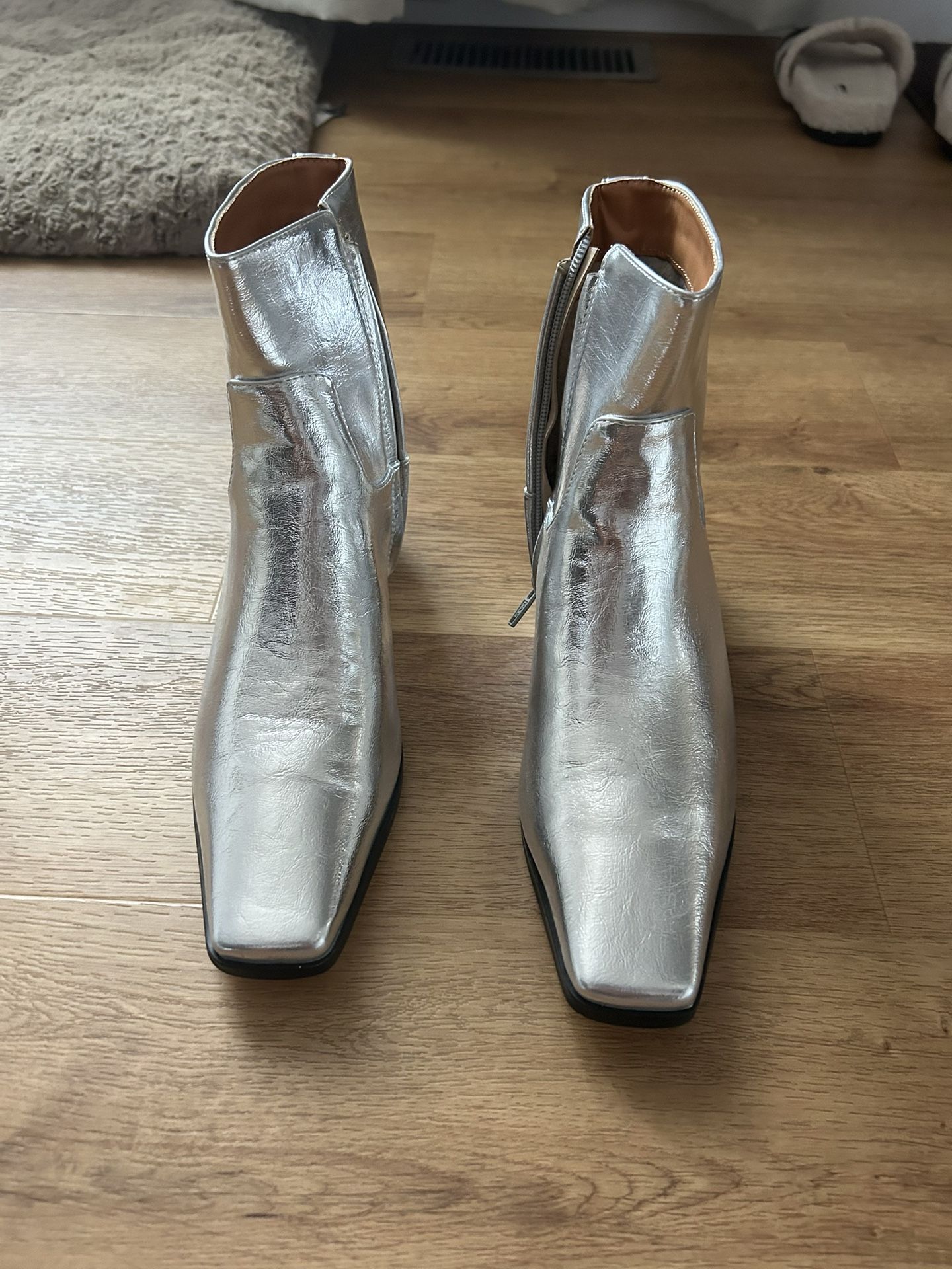 Ankle Boots With Kitten Heel - Silver
