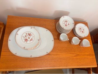 Vintage plate set-sold as is