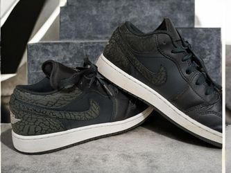 Air Jordan 1Low SE "Black Elephant" Size 7Y