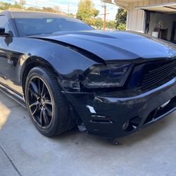 Mustang 2011 Base Model . “ NO GT MODEL “Part Out Only .