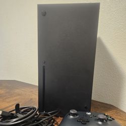 Xbox X SERIES 1TB W   2 CABLE CONTROLLERS 