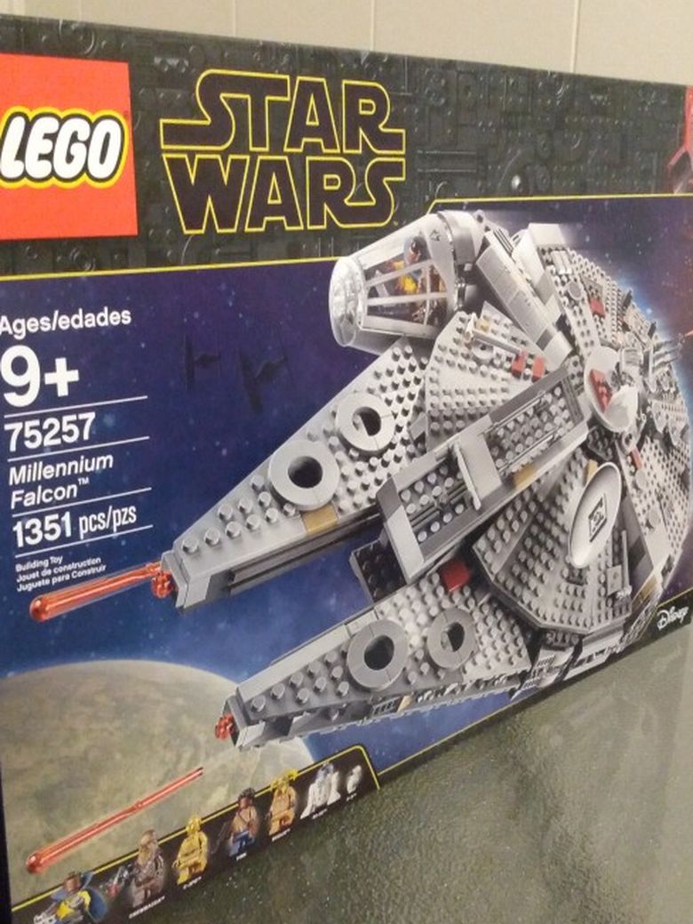 New Lego Star Wars 75257 Millennium Falcon.