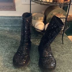 Girls winter boots size 11 excellent condition black sequins very clean and good looking