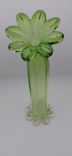 Gorgeous Vintage Art Glass Flower Vase