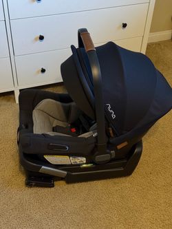 Nuna Pipa Infant Car Seat with Base