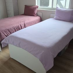 IKEA Twin White Beds/IKEA Camas Individuales Blancas.
