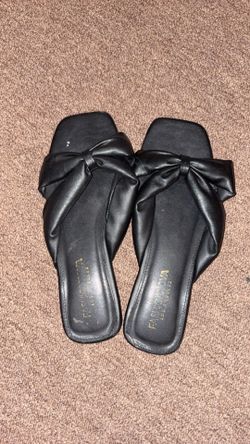 Fashionnova slides size 8