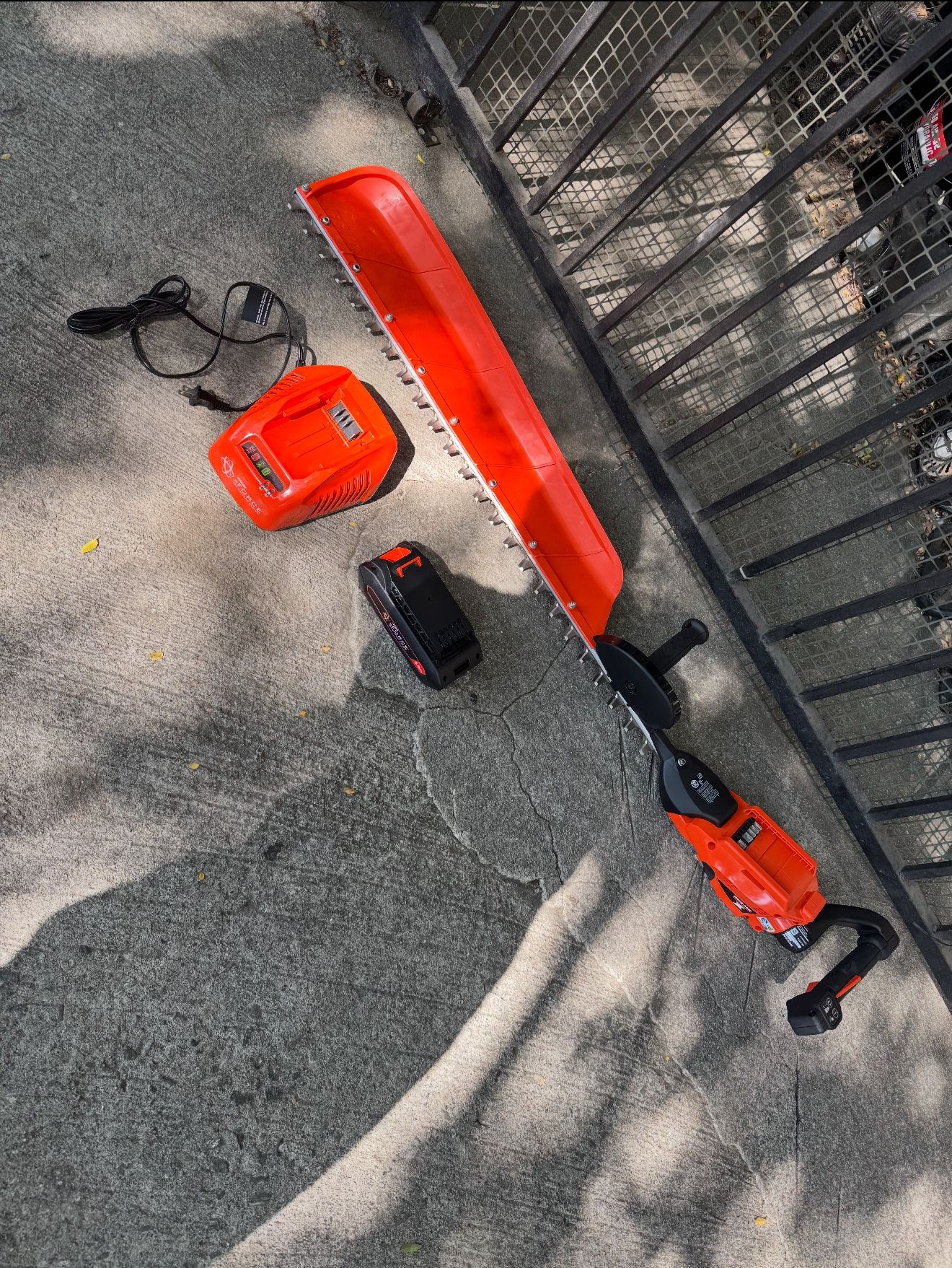 ECHO56V 34 in. X Series Single-Sided Cordless Battery Powered Commercial Hedge Trimmer with 2.5Ah Battery and Rapid Charger