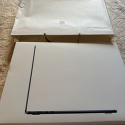 macbook Air 15 Inch M4 256Gb Open Box Under Warranty Till December