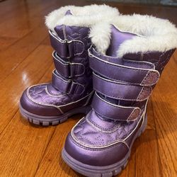 Place Snow Boots . Like New . Size 7